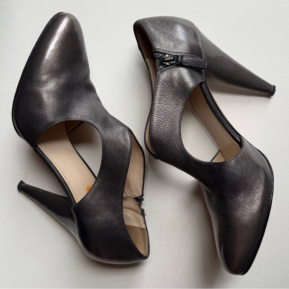 Prada Metallic Grey Leather Ankle Boots 
Size 38 1/2  Heels 10 cm
Made in Italy